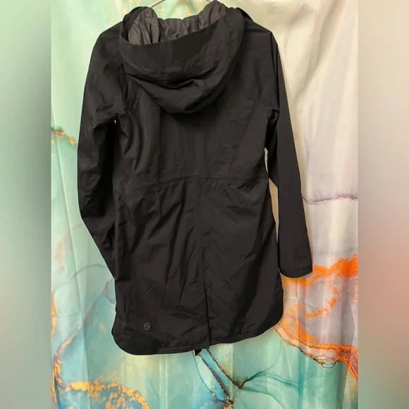 Lululemon Athletica Womens Rain Jacket in Black Sz: 6 - Picture 3 of 9